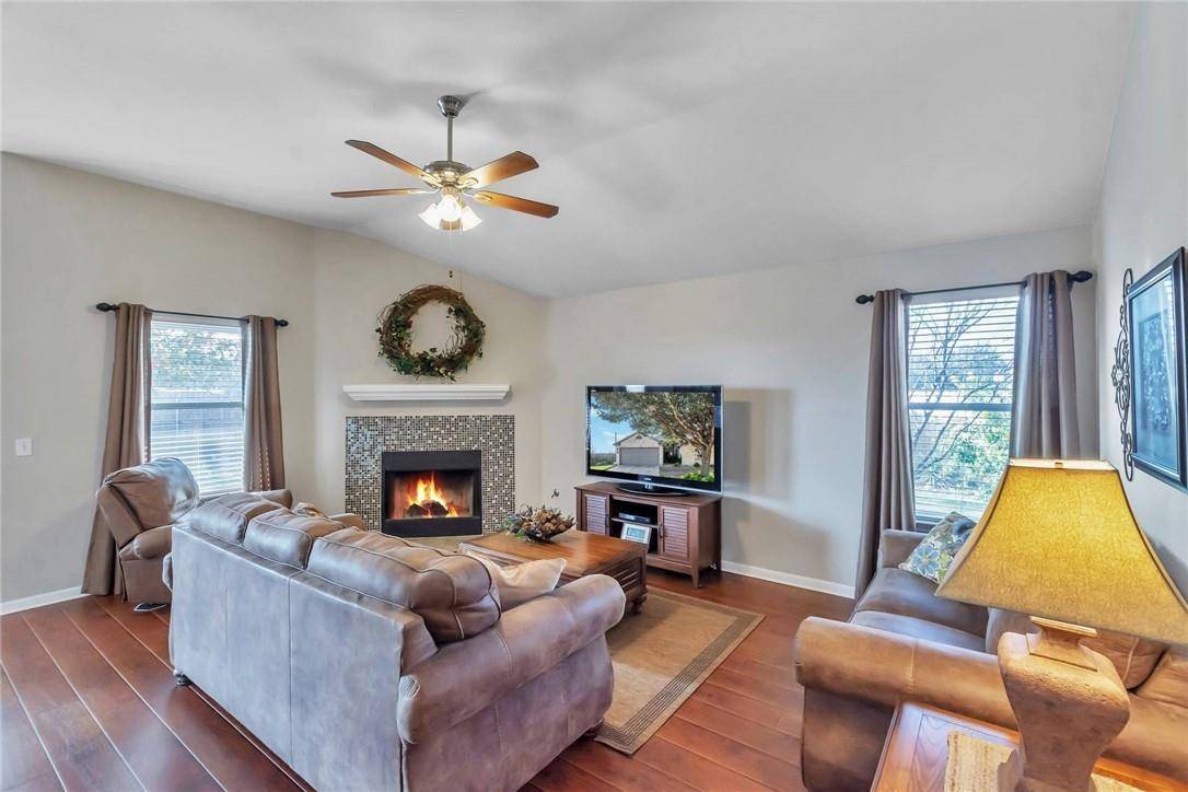 310 Stewart DR, Hutto, TX 78634