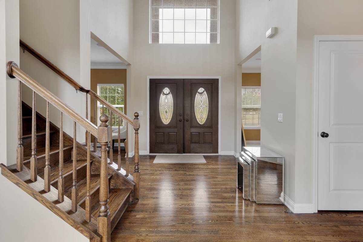 4019 Chinaberry LN, Naperville, IL 60564