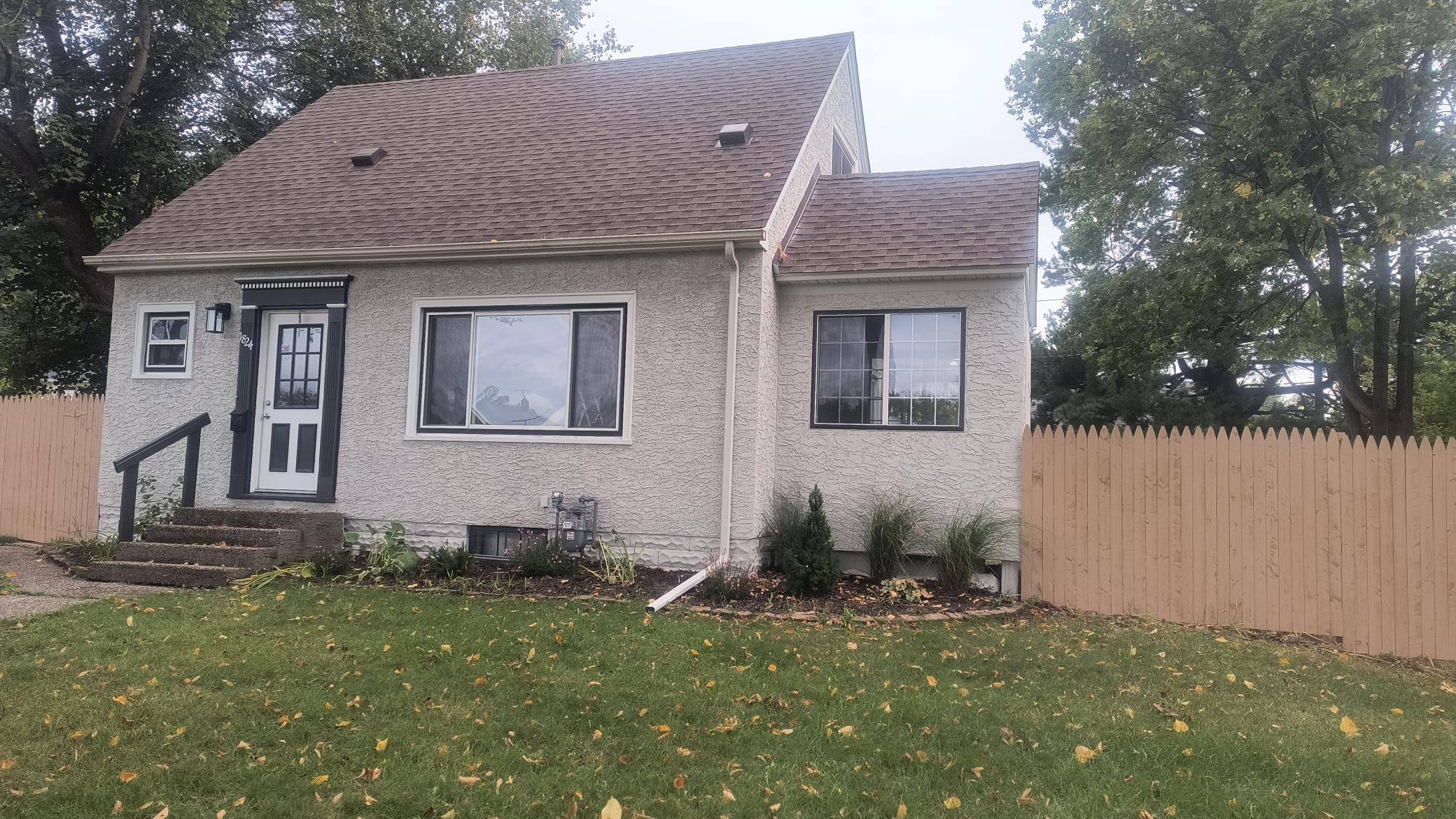 1824 Clear AVE, Saint Paul, MN 55119