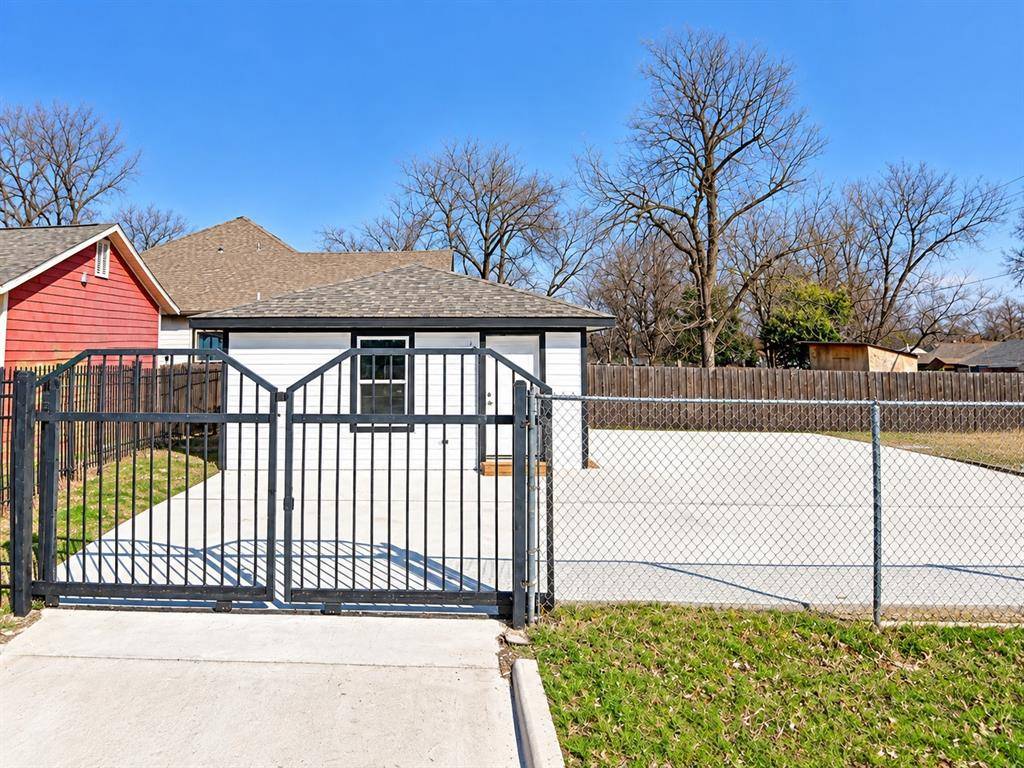 2102 E Overton Road #B, Dallas, TX 75216