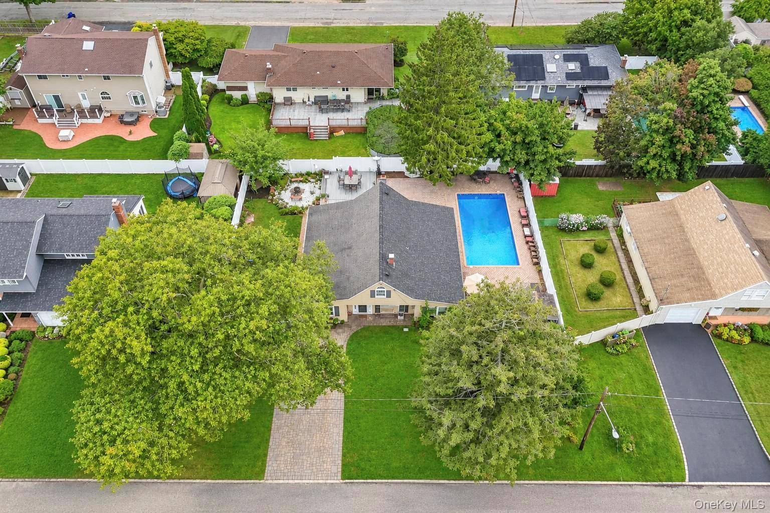 54 Pacific AVE, Deer Park, NY 11729