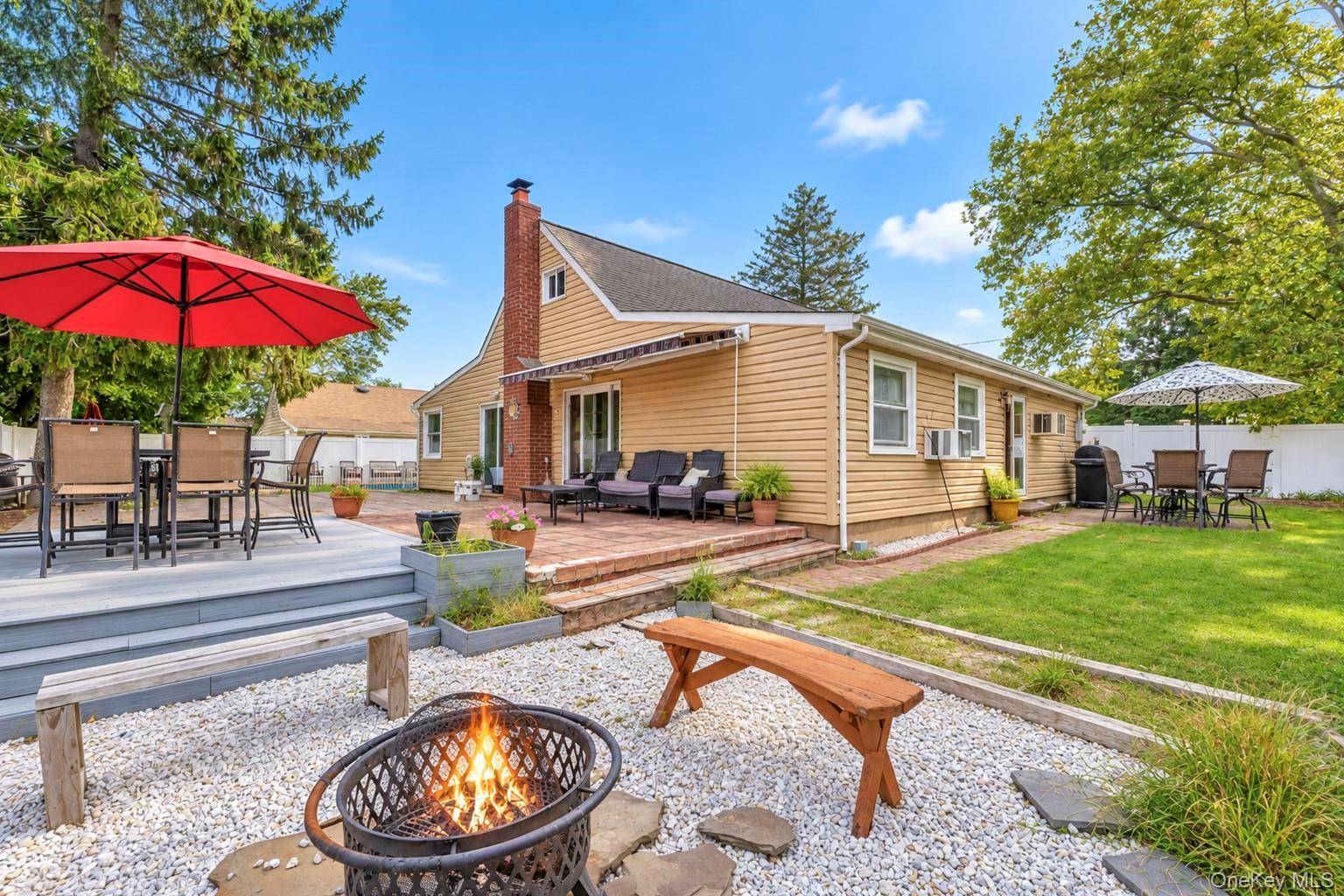 54 Pacific AVE, Deer Park, NY 11729