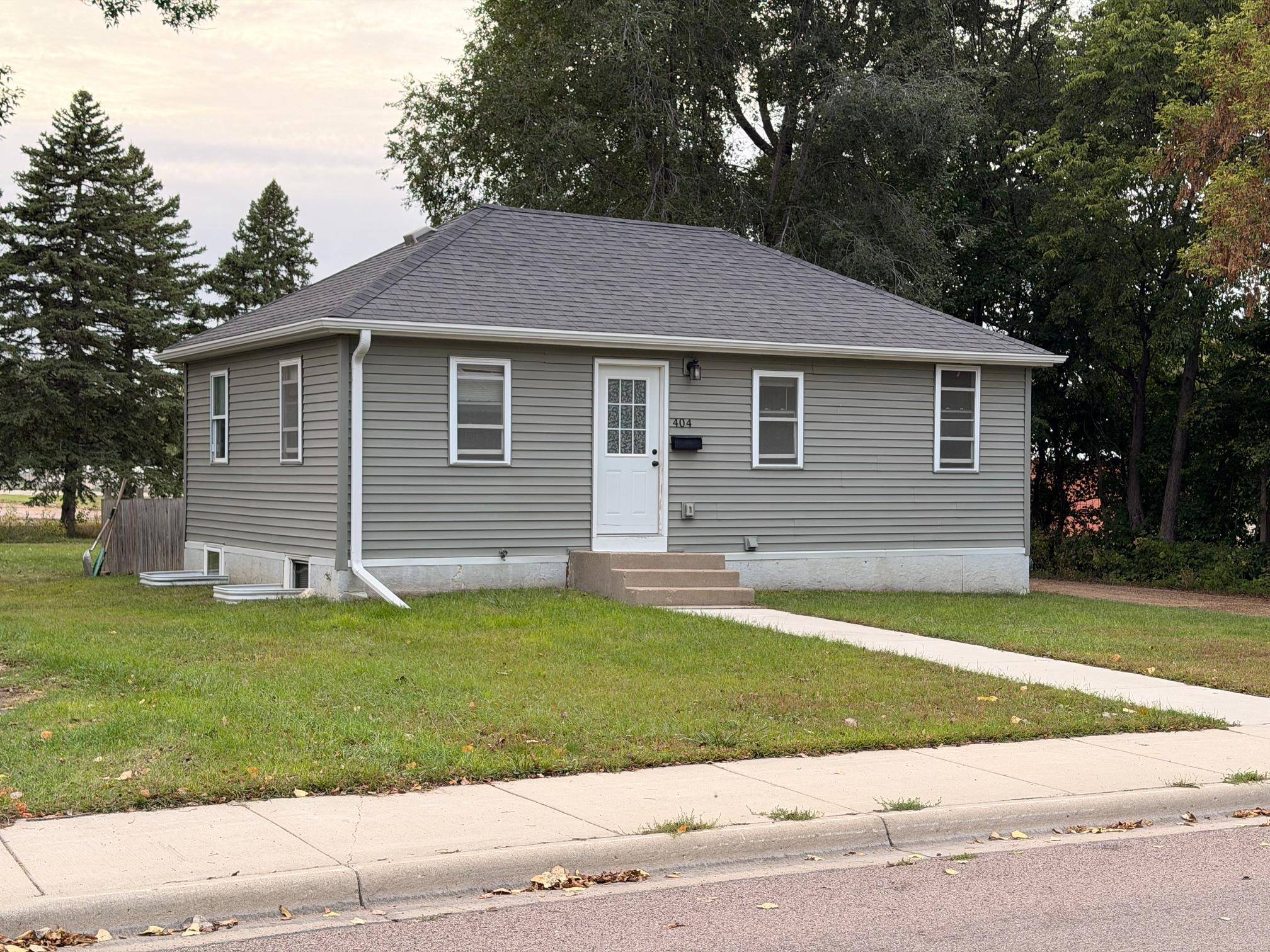 404 S 2nd ST, Marshall, MN 56258