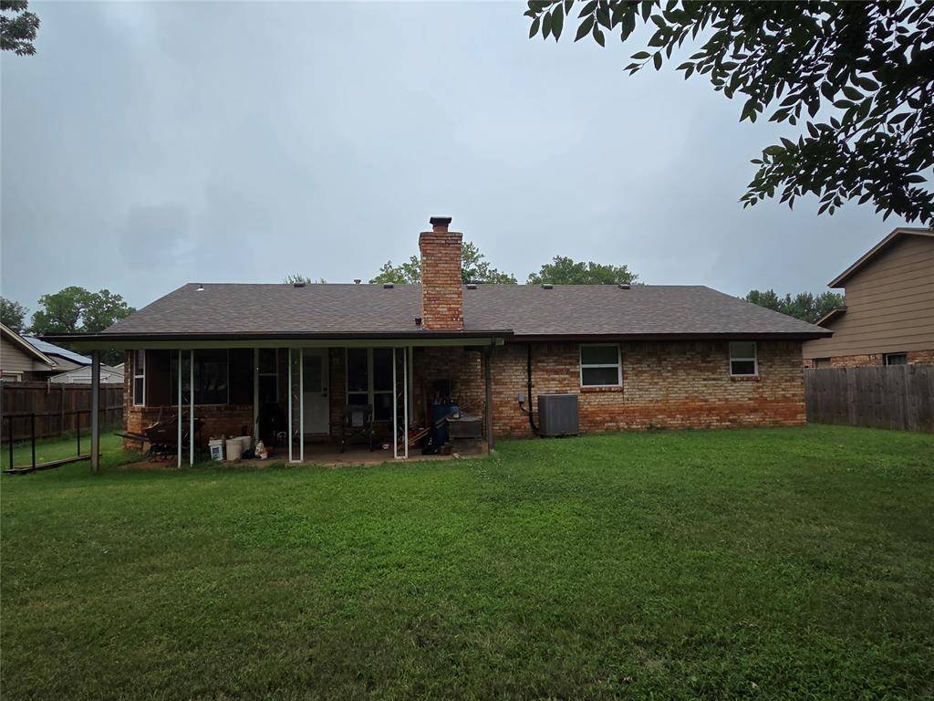 2714 Forest Oaks CIR, Norman, OK 73071