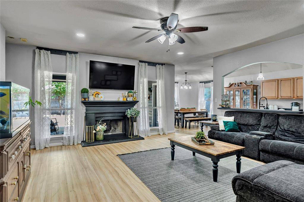 351 Meador Lane, Burleson, TX 76028