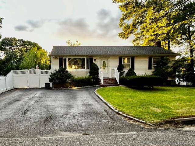 30 Orchard DR, Farmingville, NY 11738