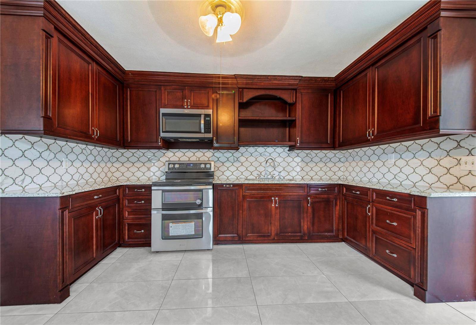 6 E MAGNOLIA ST, Davenport, FL 33837