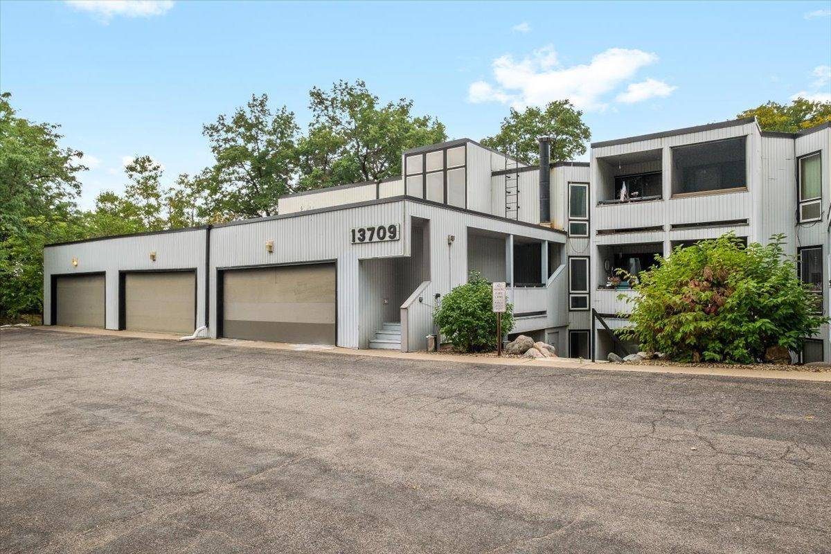 13709 Nicollet AVE #301, Burnsville, MN 55337
