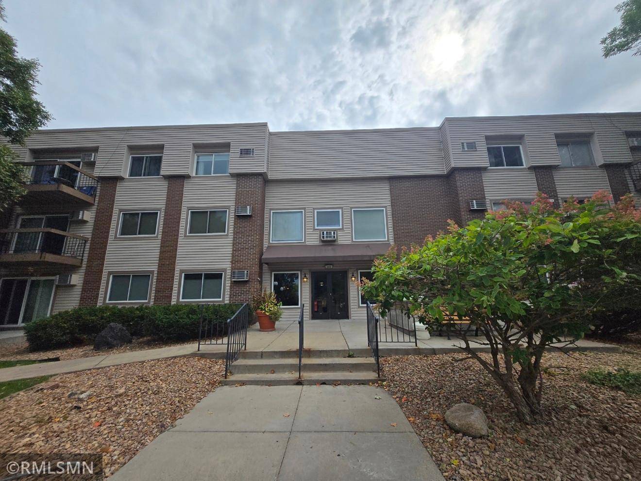 2800 Hillsboro AVE N #315, New Hope, MN 55427