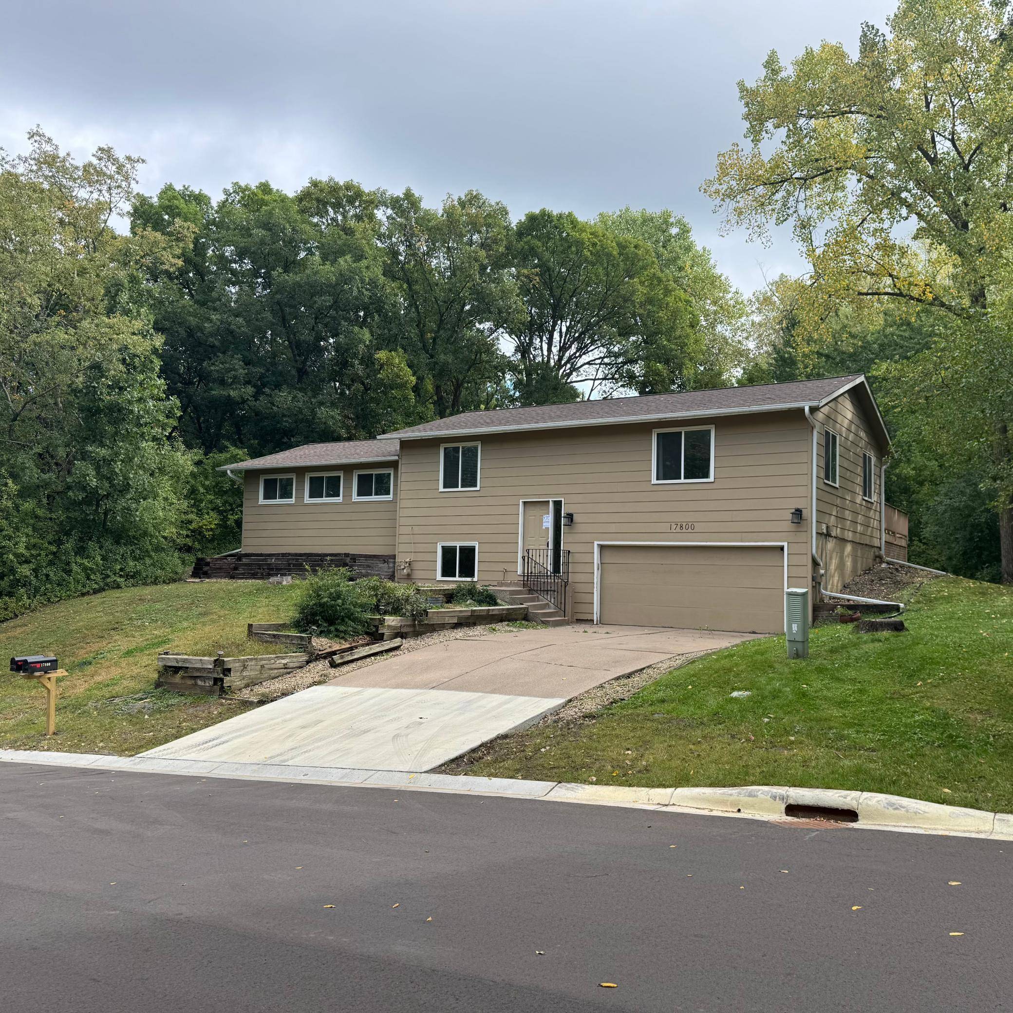 17800 Jamaica CIR, Lakeville, MN 55044