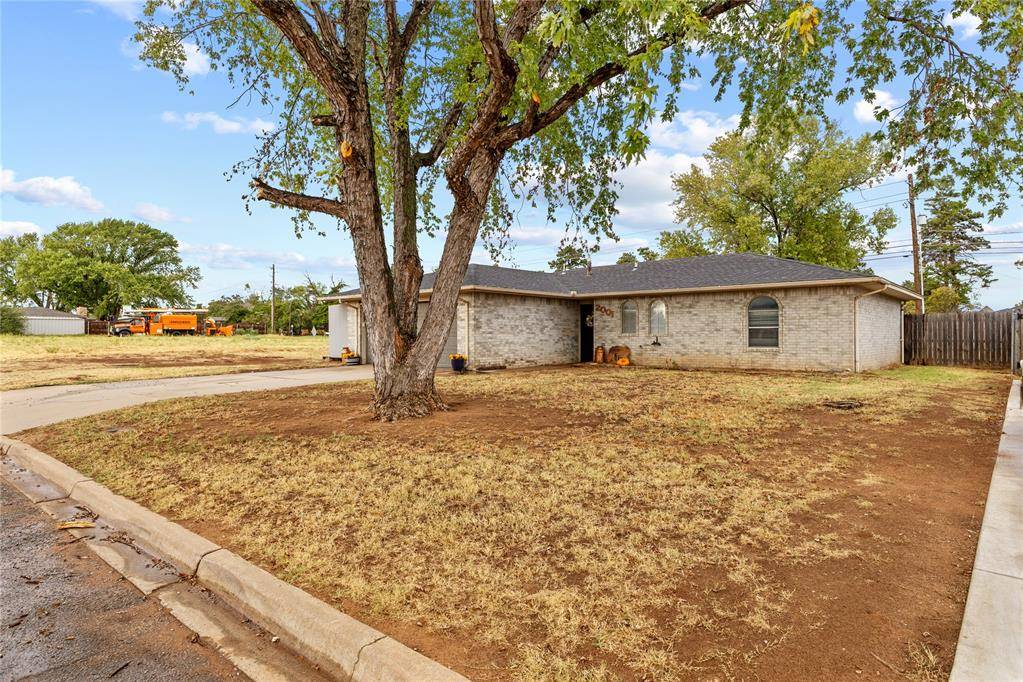 2001 E Serenade ST, Weatherford, OK 73096