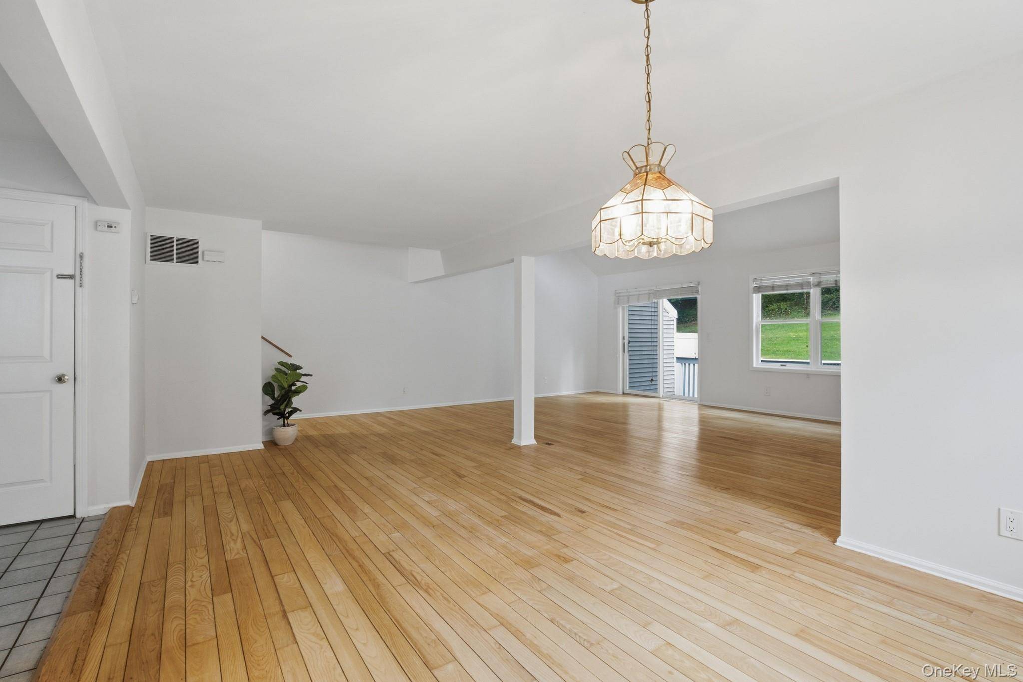 1452 Iroquois ST, Shrub Oak, NY 10588