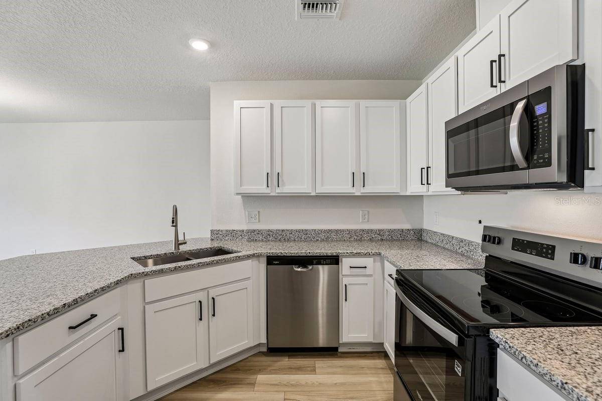643 MEADOWS EDGE PL, Lake Wales, FL 33859