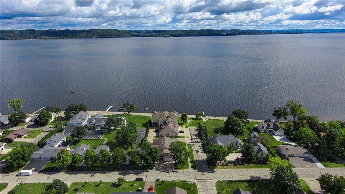 1329 S Oak ST, Lake City, MN 55041