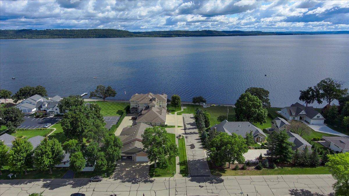 1329 S Oak ST, Lake City, MN 55041