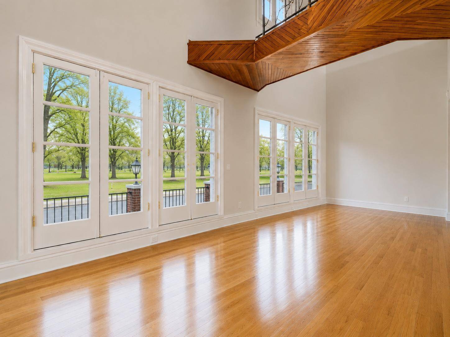 383 Portland AVE #Carriage House, Saint Paul, MN 55102