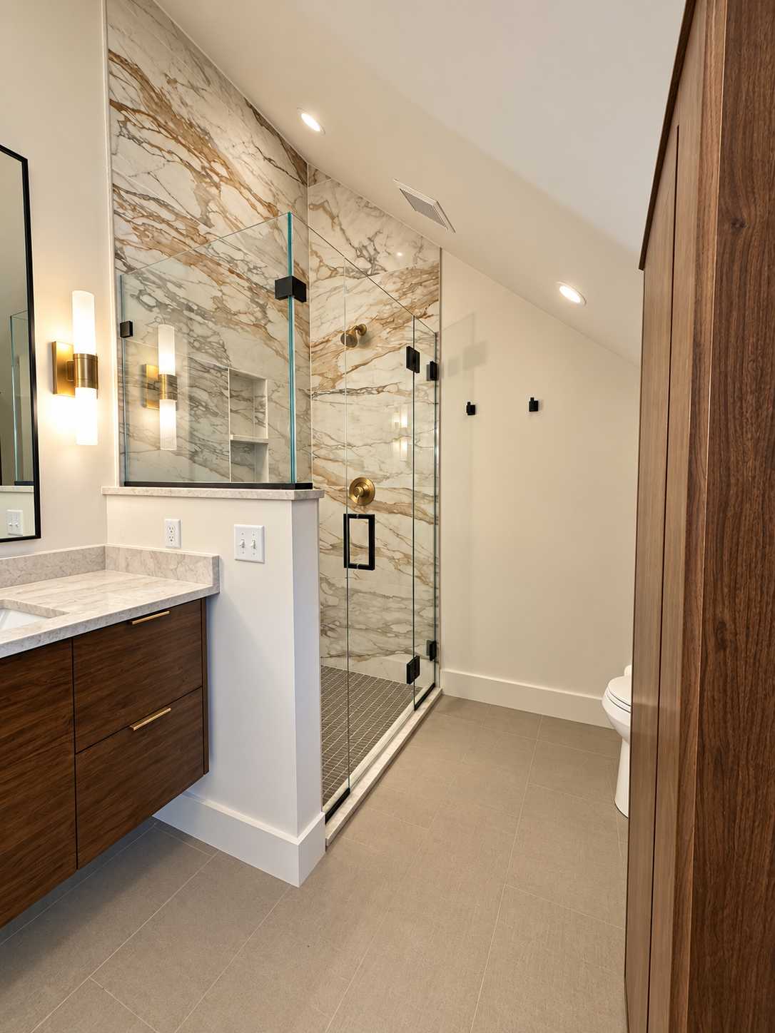 383 Portland AVE #Carriage House, Saint Paul, MN 55102