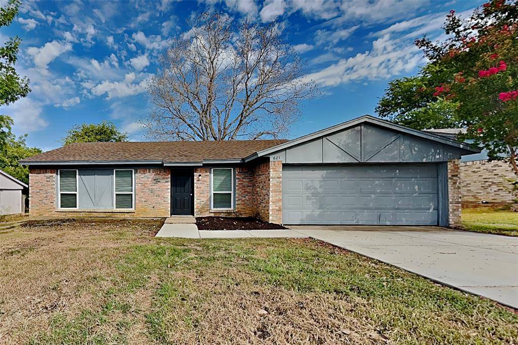 621 Meadowview Drive, Mansfield, TX 76063