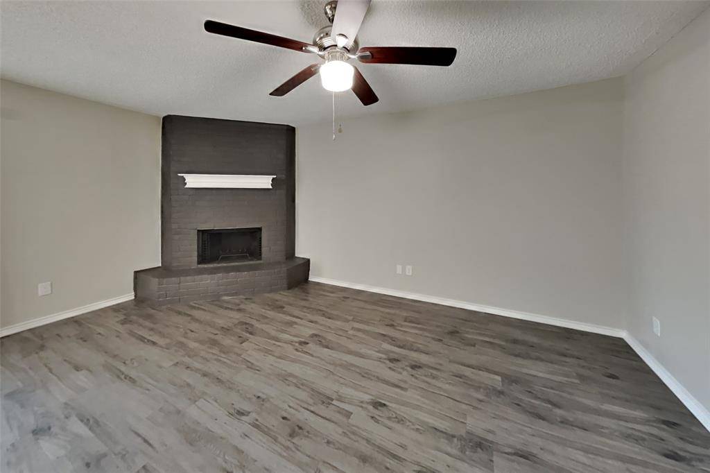621 Meadowview Drive, Mansfield, TX 76063