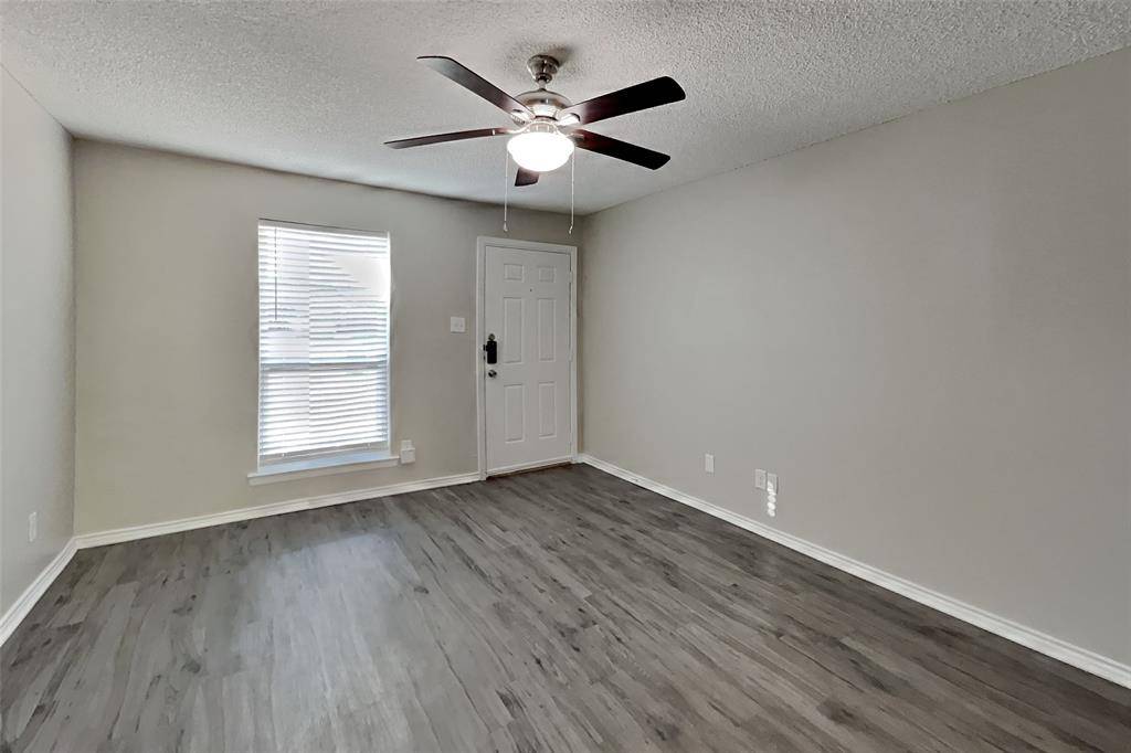 621 Meadowview Drive, Mansfield, TX 76063