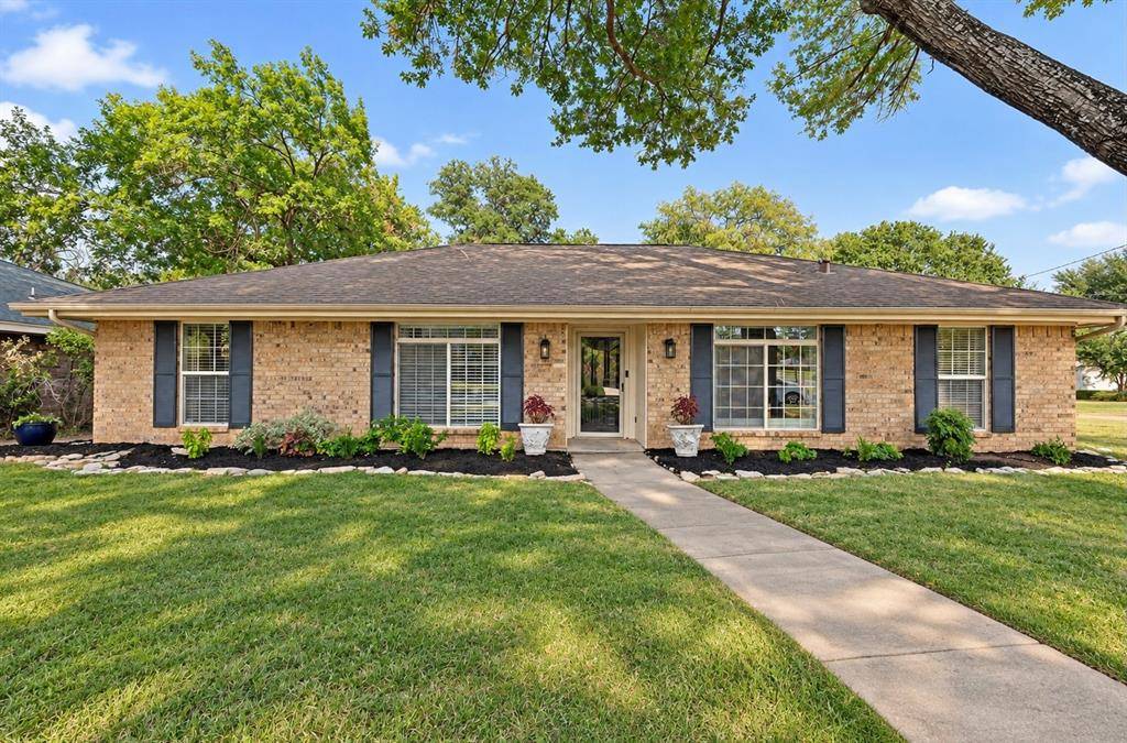2401 Radcliffe Drive, Arlington, TX 76012