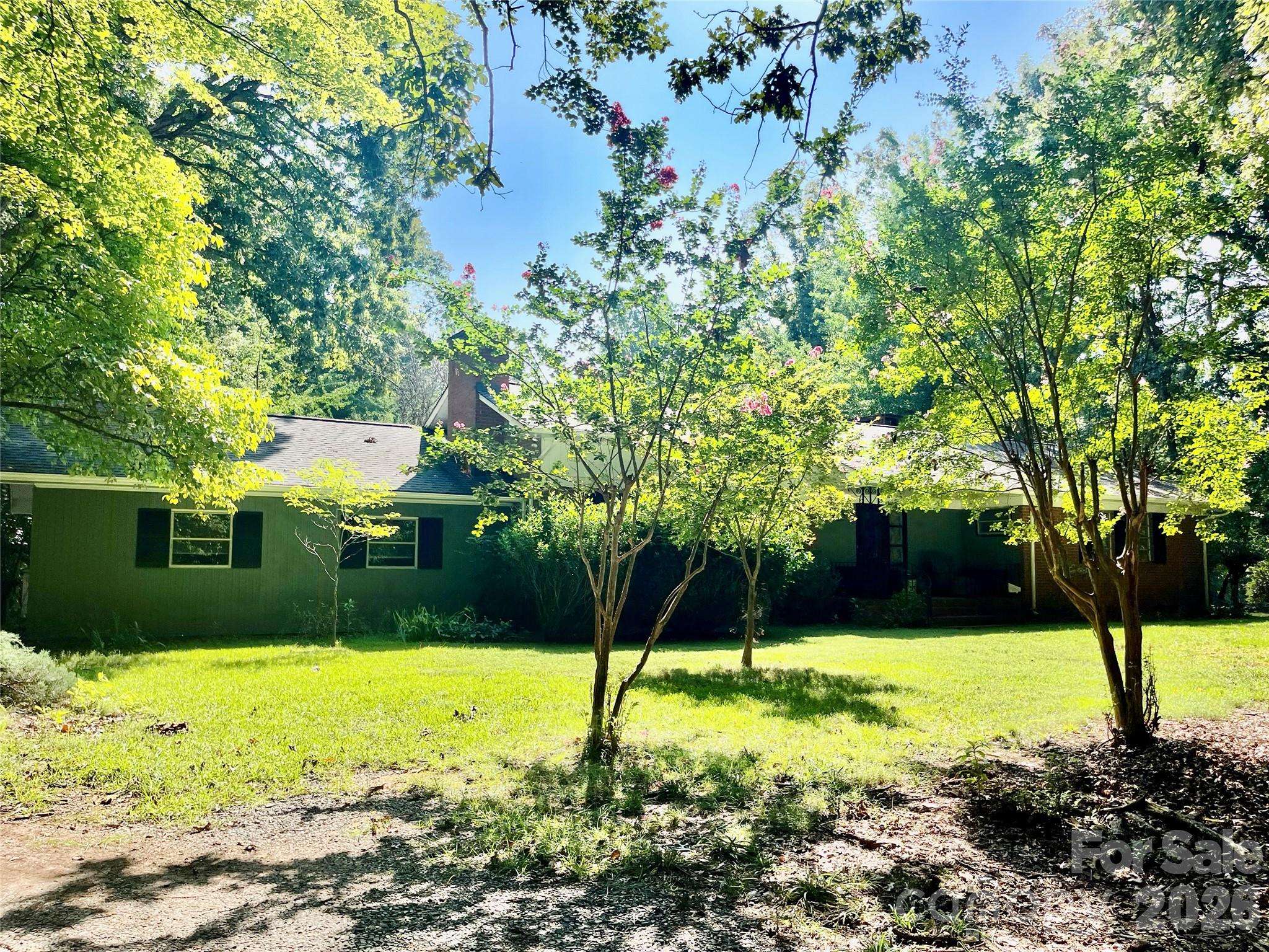 521 Courtney LN, Matthews, NC 28105