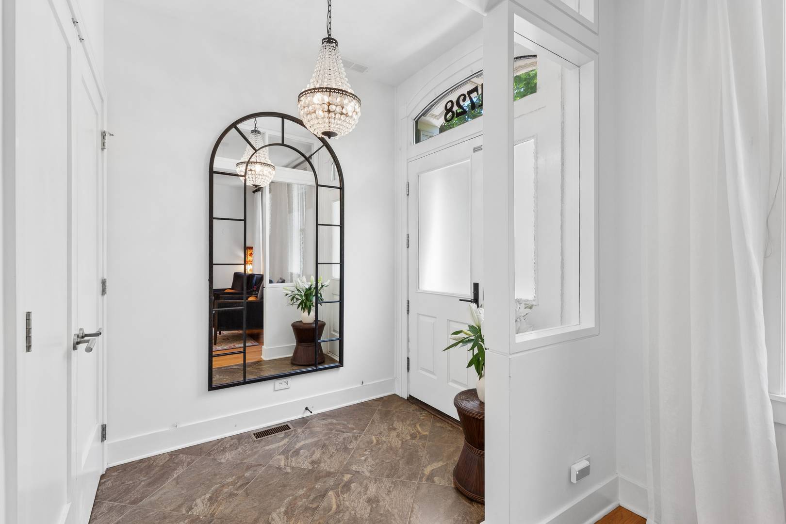 1728 N Hudson AVE, Chicago, IL 60614