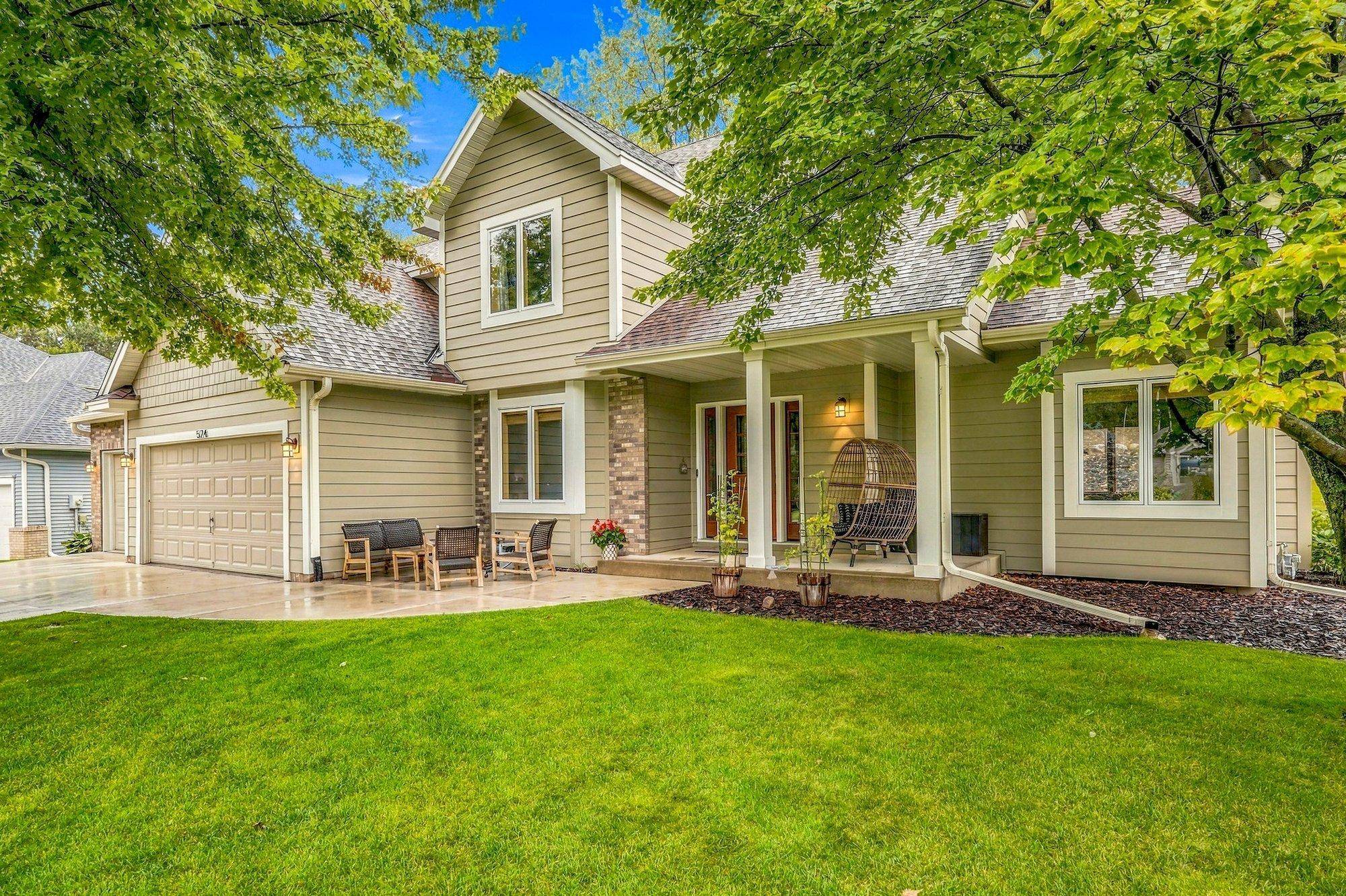 524 Eastwood CT, Eagan, MN 55123