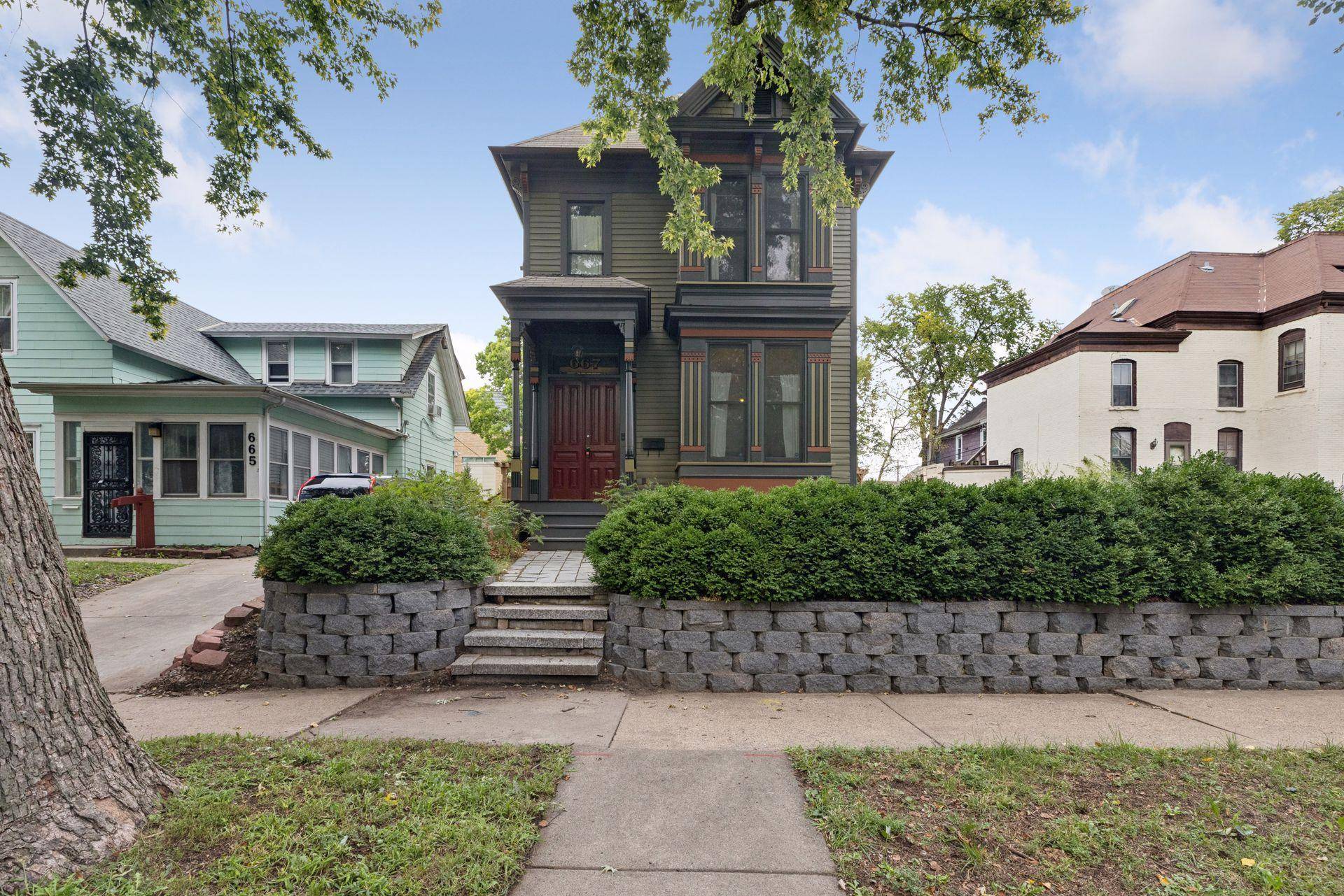 667 5th ST E, Saint Paul, MN 55106
