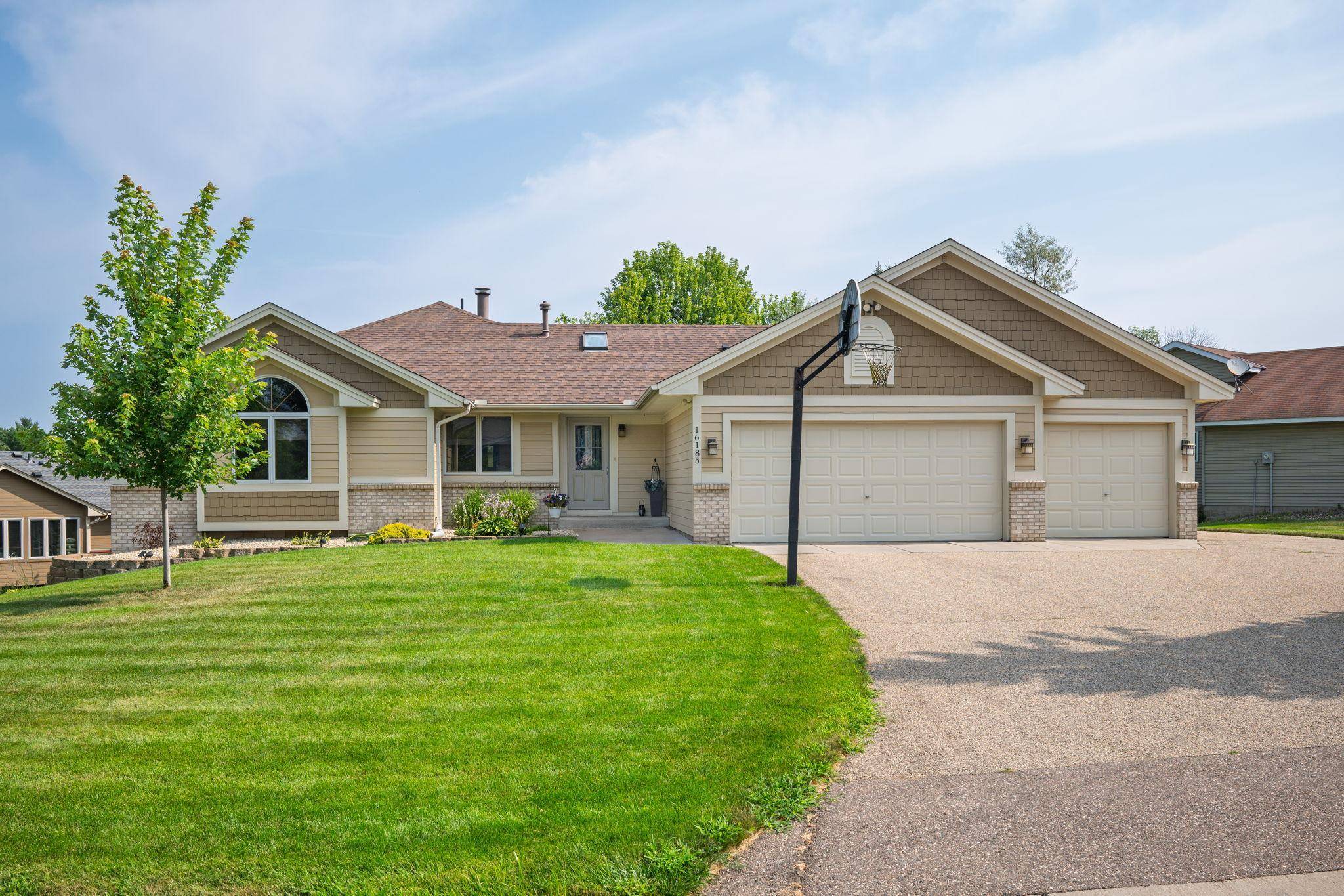 16185 Inglewood DR, Lakeville, MN 55044