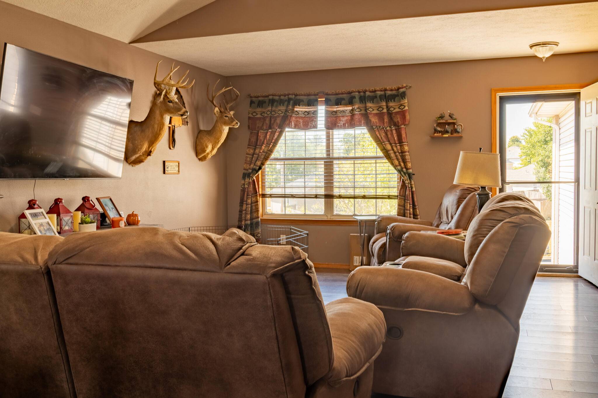 403 W Chestnut RD, Nixa, MO 65714