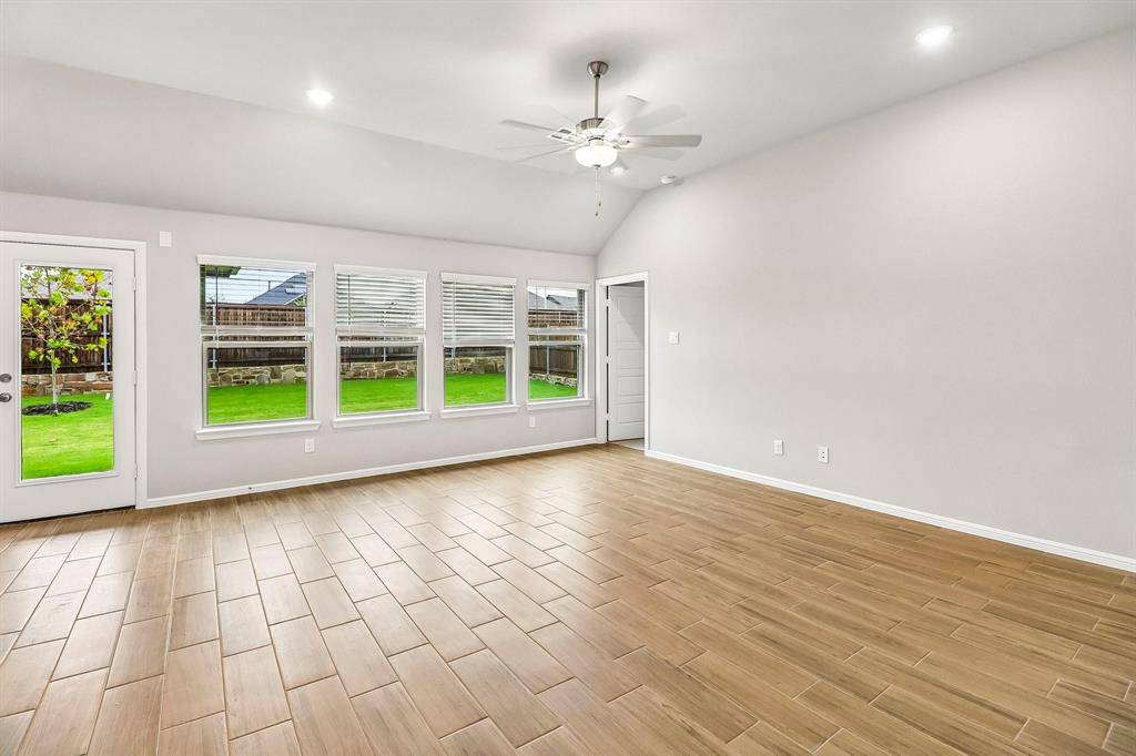 727 Grand Dale Drive, Lavon, TX 75166