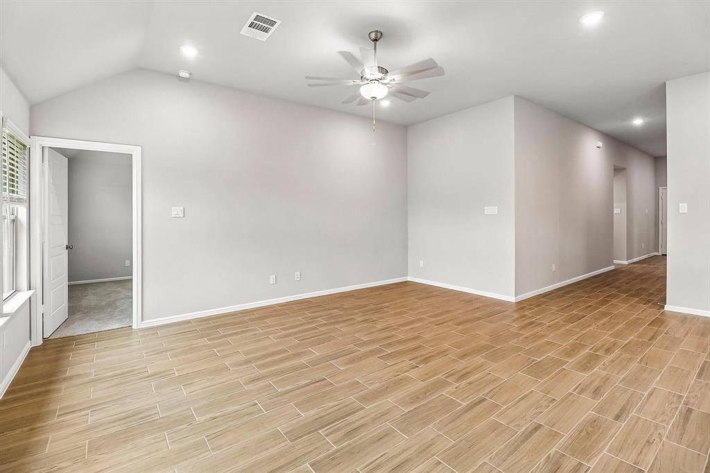 727 Grand Dale Drive, Lavon, TX 75166