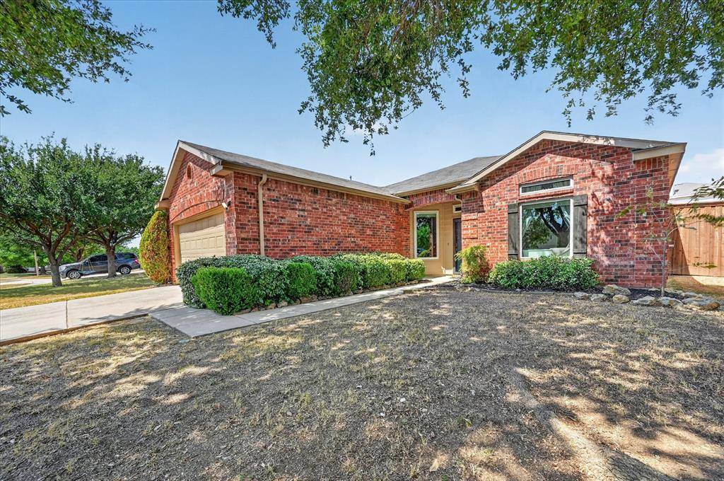 1305 Eagle Wing Lane, Denton, TX 76210