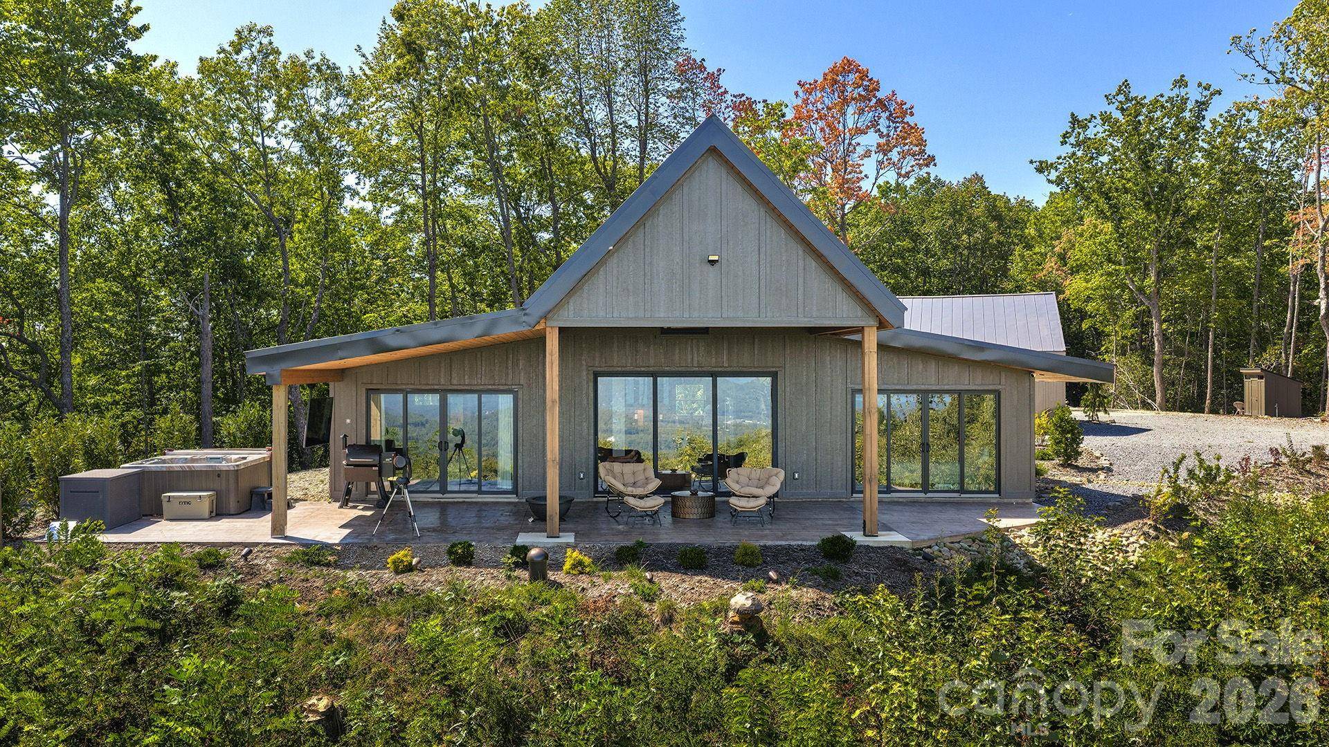 536 Faircrest LN, Hendersonville, NC 28739