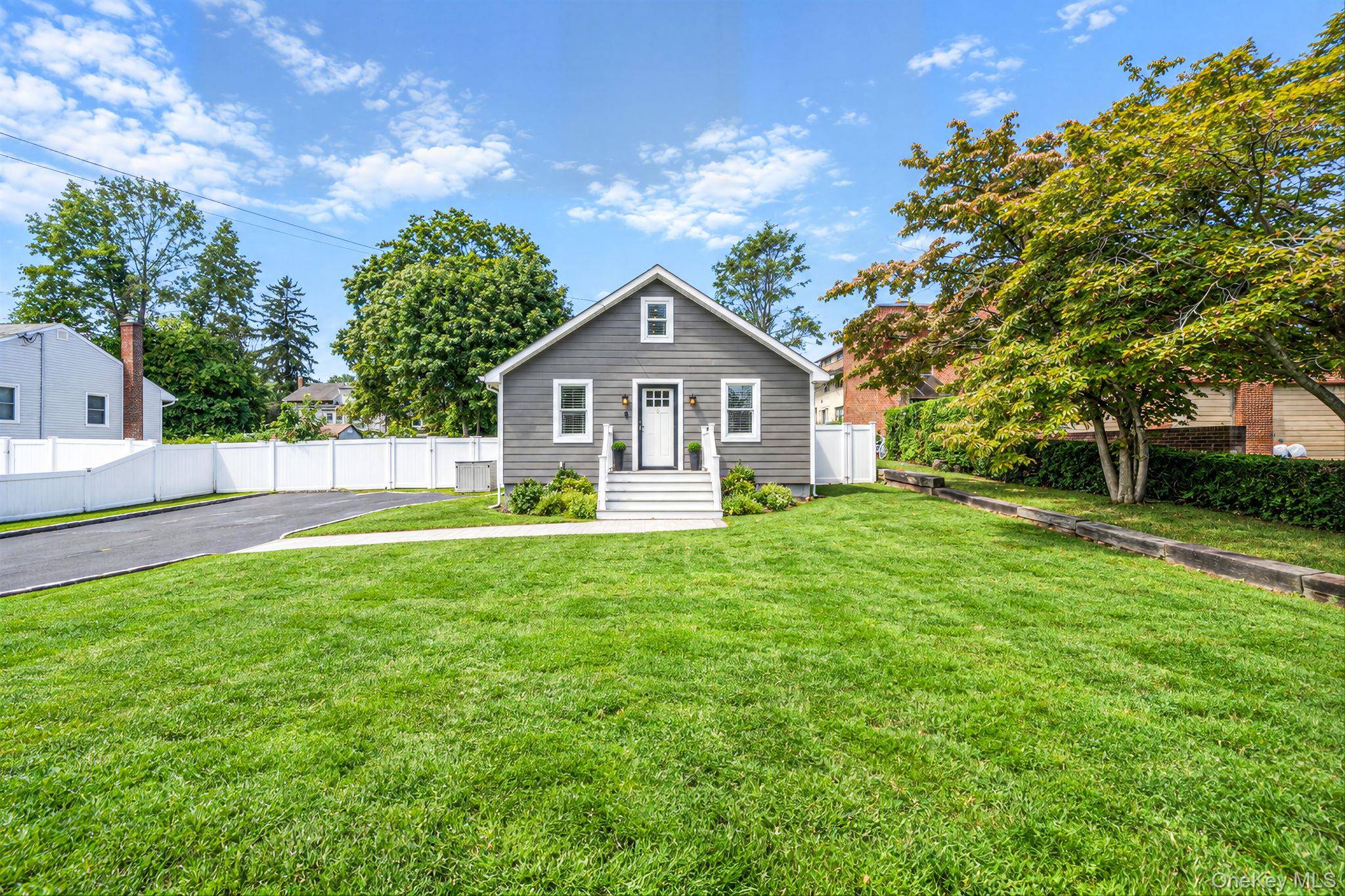 36 Mayflower AVE, Smithtown, NY 11787