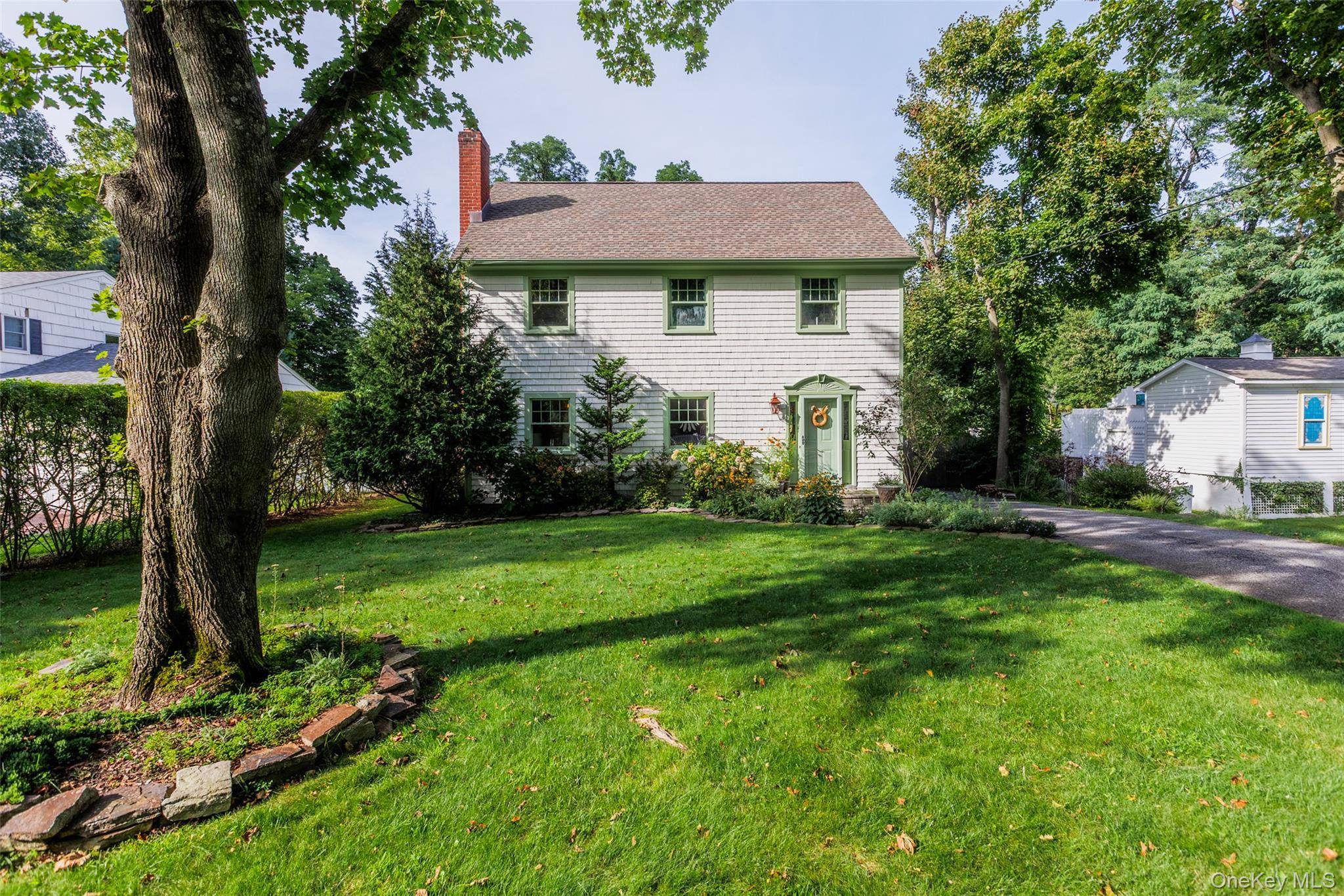 385 Main ST, East Setauket, NY 11733