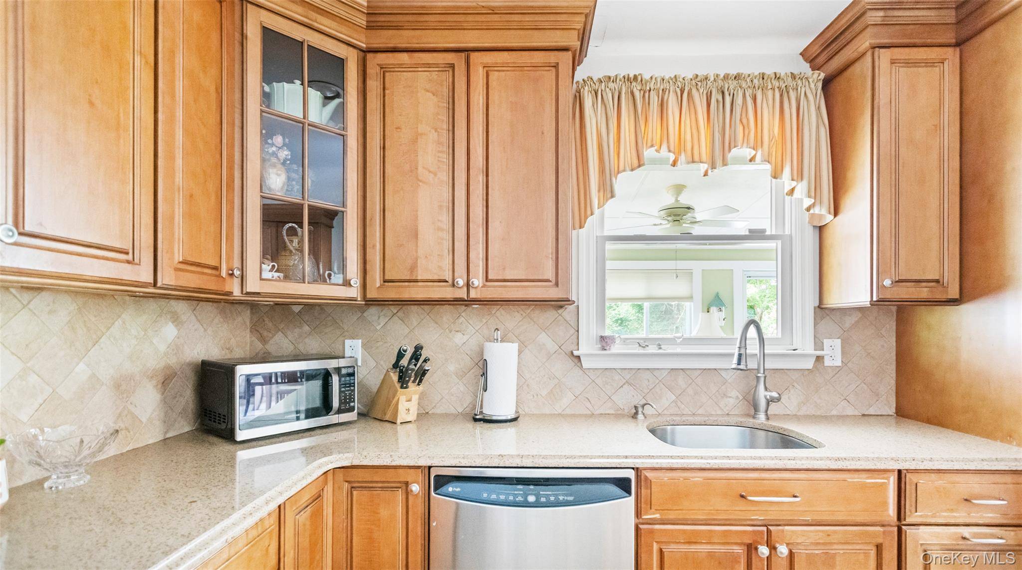 80 Evergreen LN, East Patchogue, NY 11772