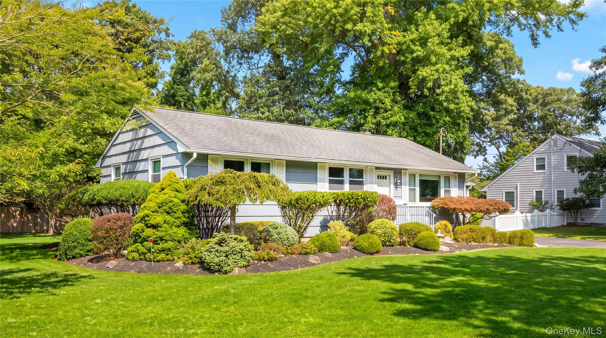80 Evergreen LN, East Patchogue, NY 11772