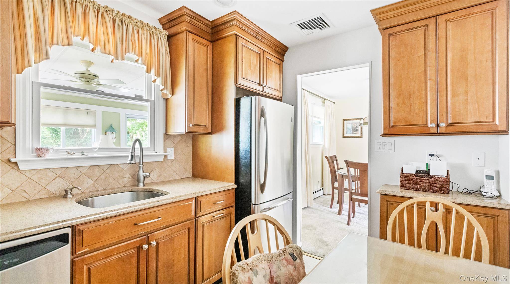 80 Evergreen LN, East Patchogue, NY 11772