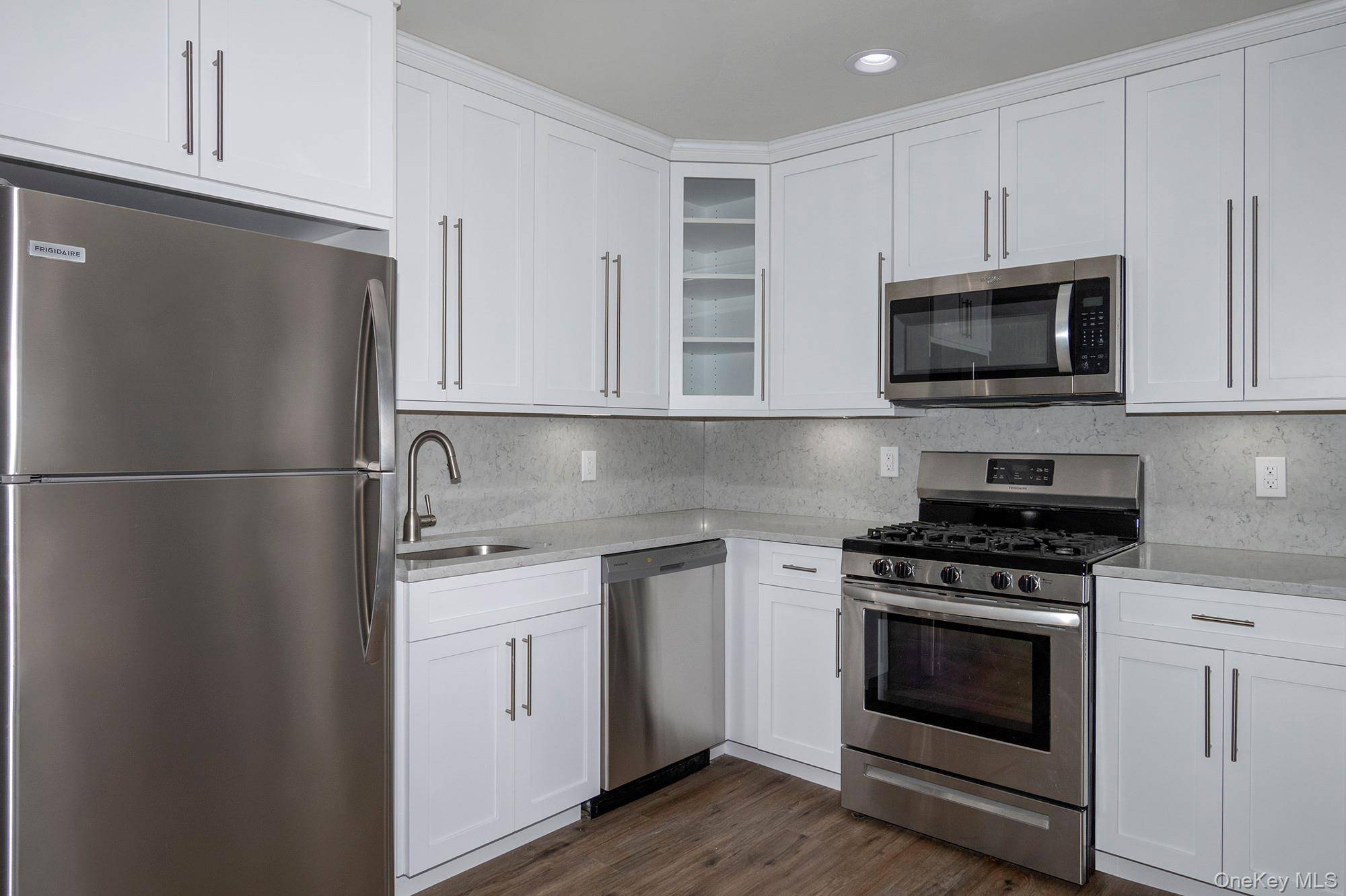3 Willowbrook RD #4B, Bay Shore, NY 11706