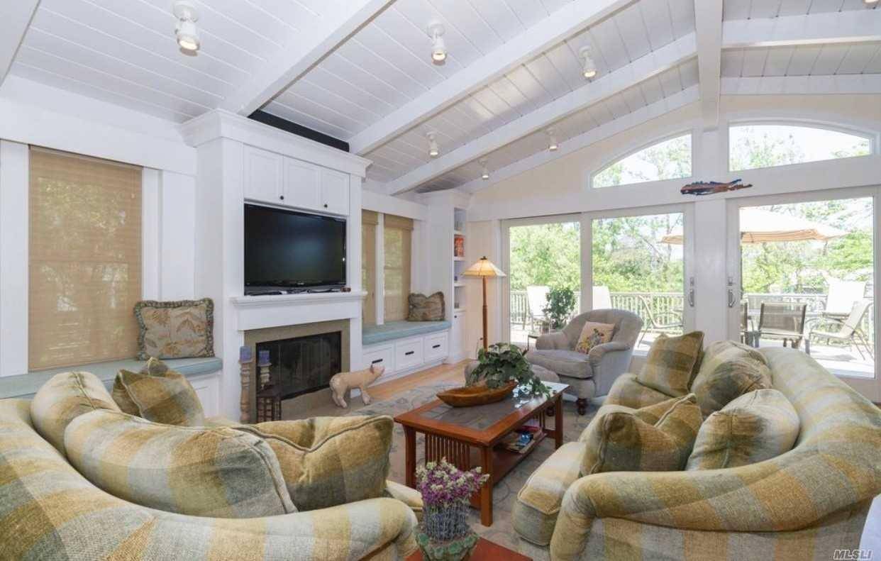 207 Wilmot RD, Ocean Beach, NY 11770