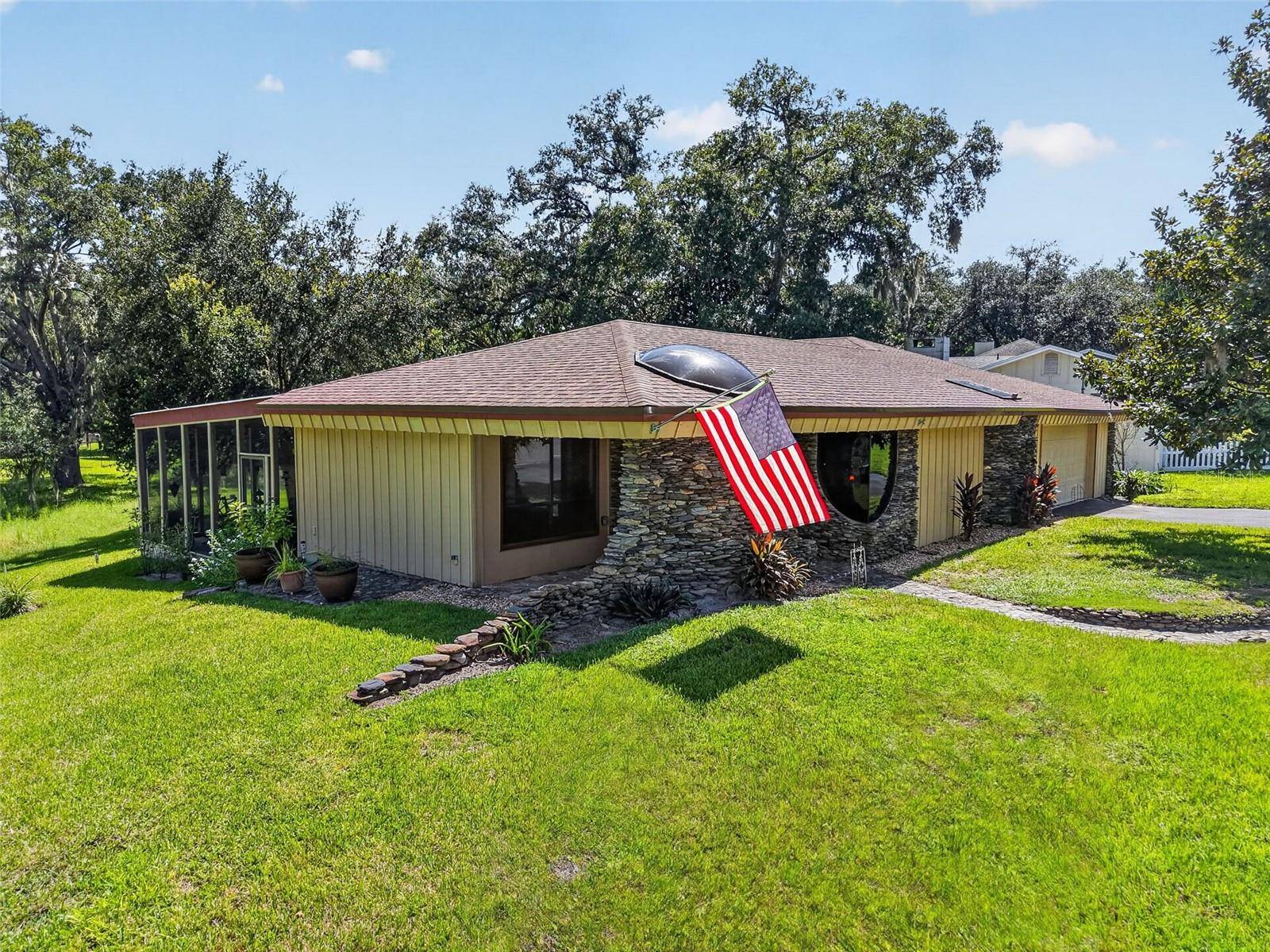2314 HILLSIDE DR, Mount Dora, FL 32757