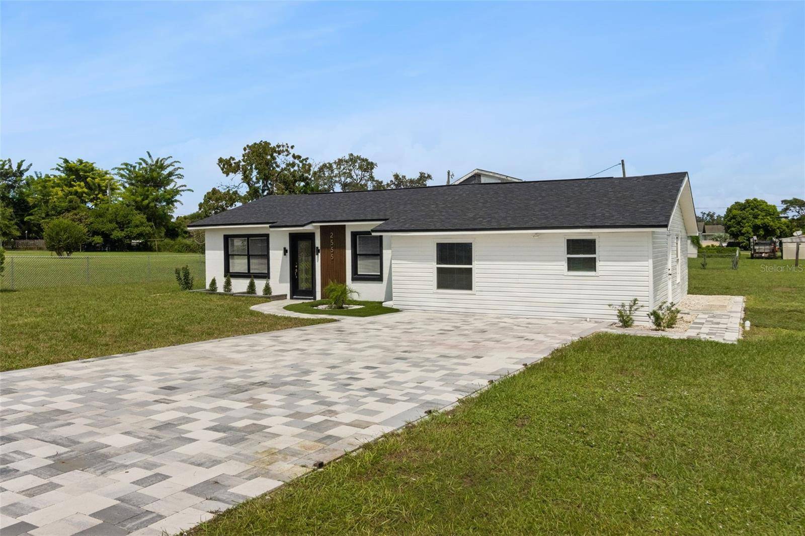 2555 MAPLE AVE, Lake Wales, FL 33898
