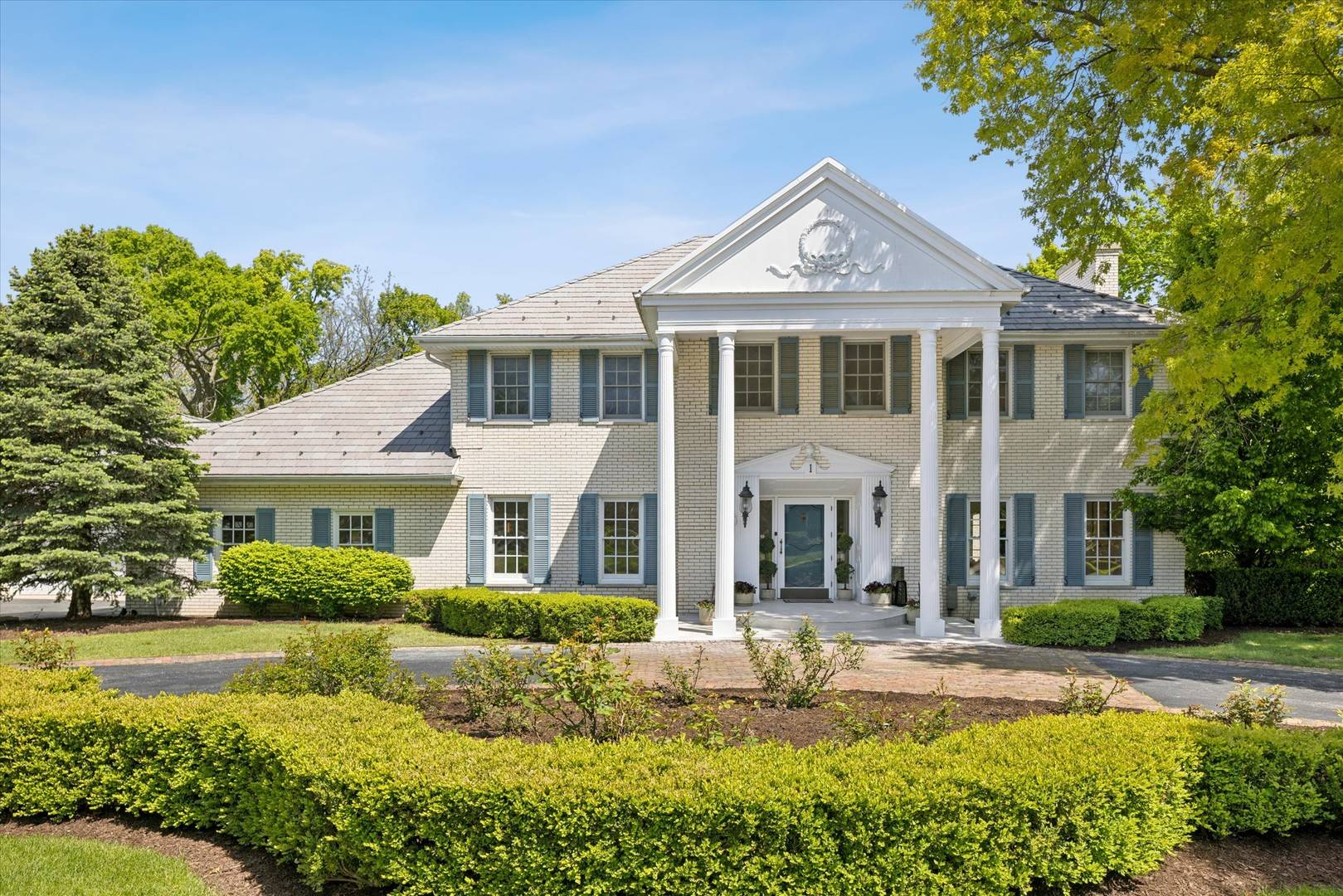 1 Charleston RD, Hinsdale, IL 60521