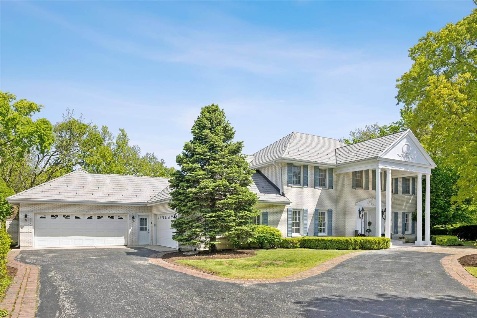 1 Charleston RD, Hinsdale, IL 60521