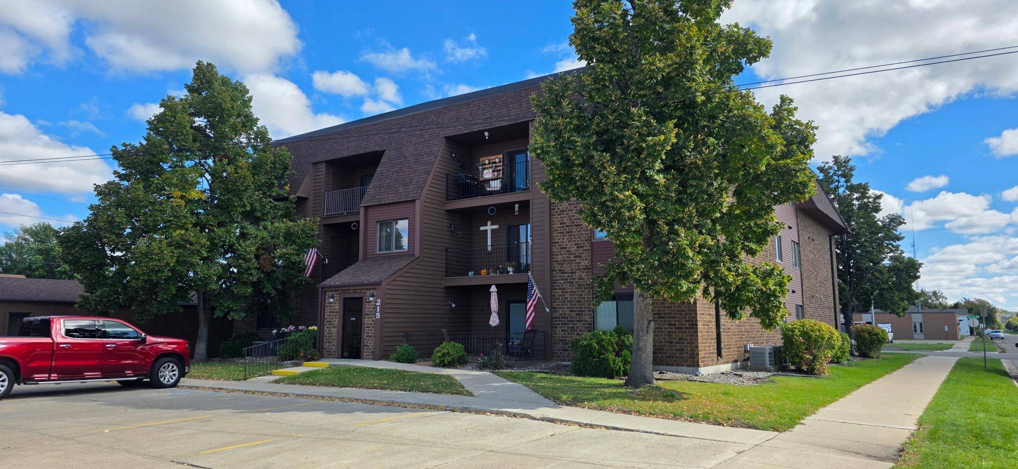 215 3rd AVE NE, Valley City, ND 58072