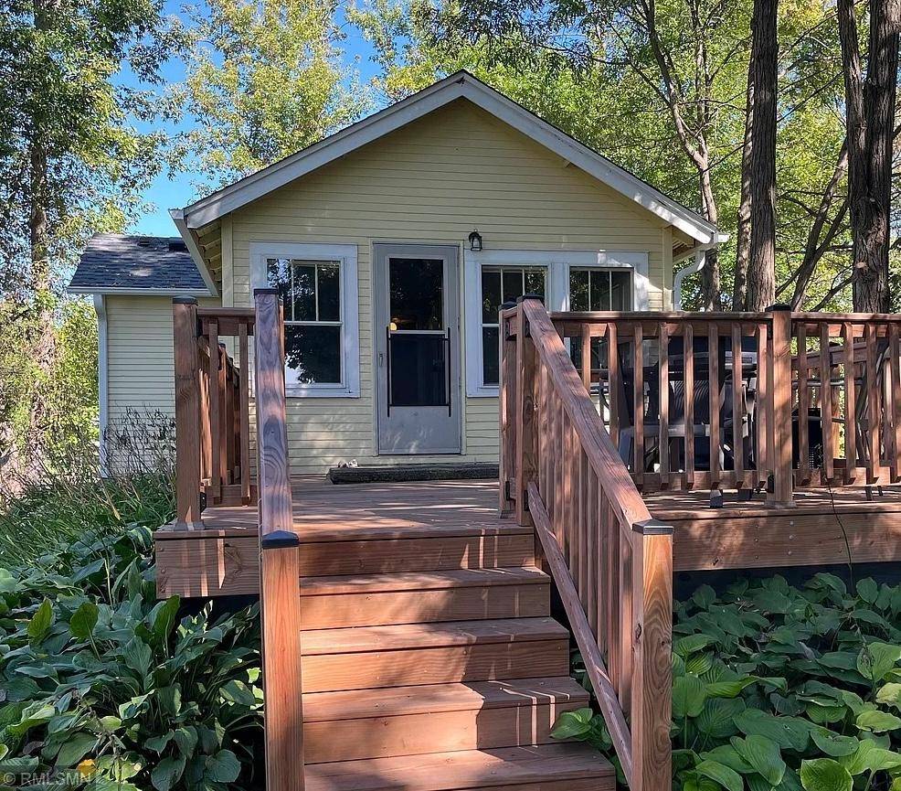 253 Peninsula RD, Medicine Lake, MN 55441
