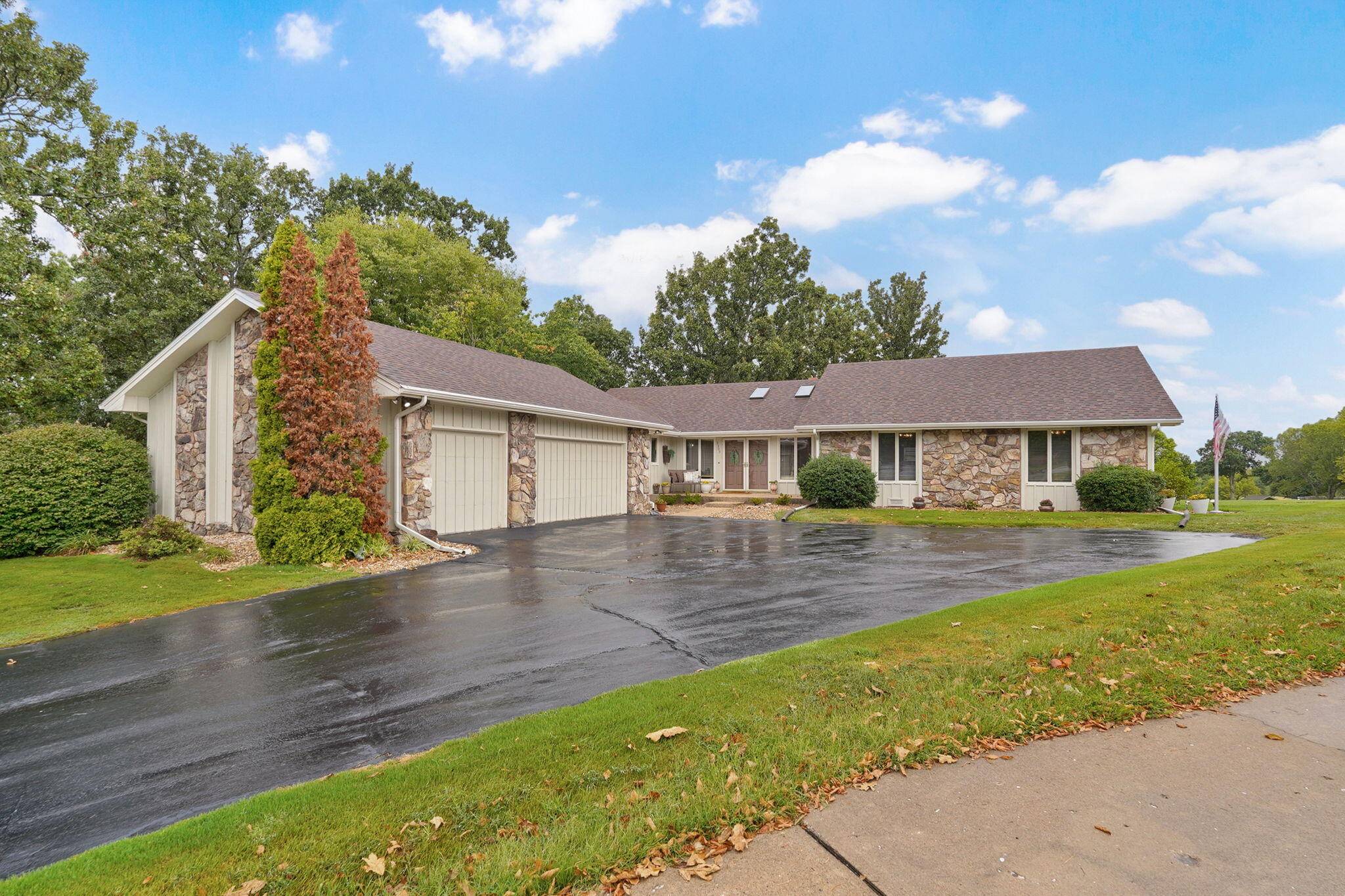3305 Olympic CIR, Nixa, MO 65714