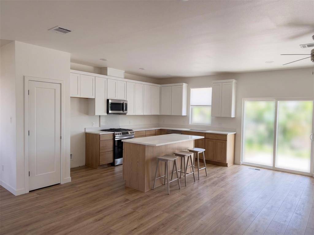 219 Lakeshore Drive, Runaway Bay, TX 76426